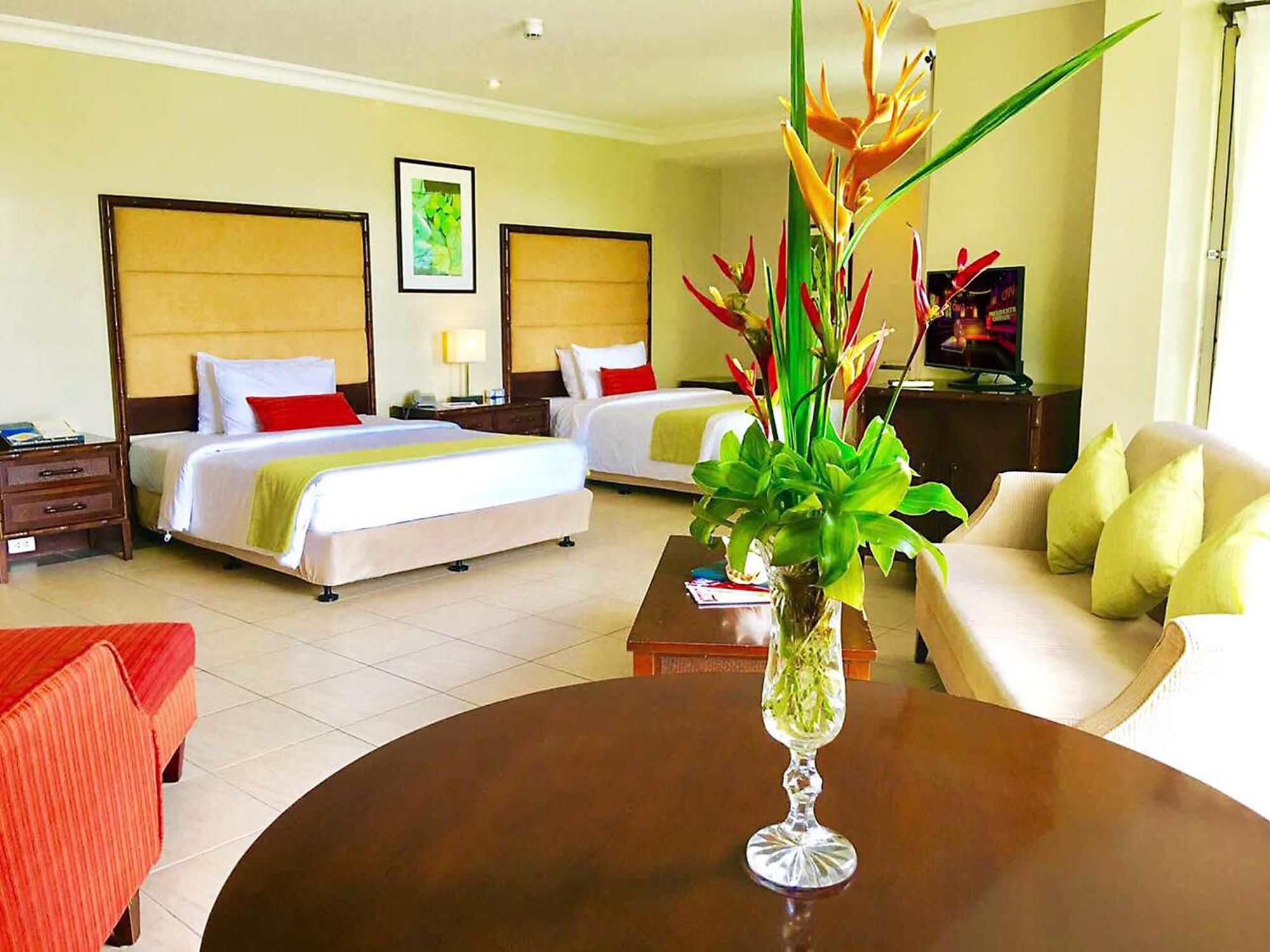 Fairways And Bluewater Boracay Hotel Balabag  Стая снимка